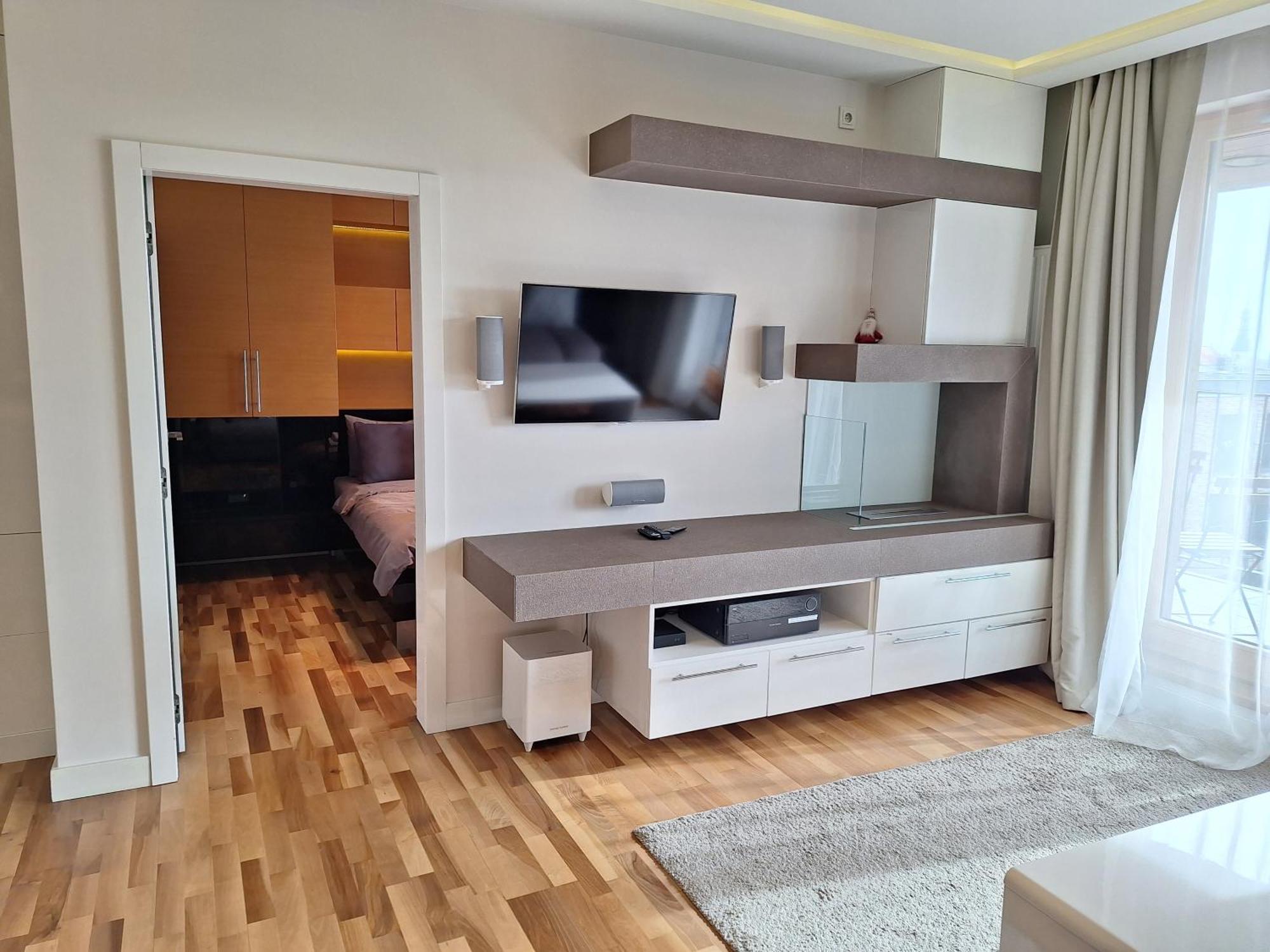 Deluxe Apartment